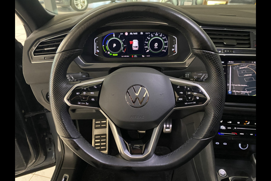 Volkswagen Tiguan 1.4 TSI eHybrid R-Line Business+Black style Panoramadak / Trekhaak /Carplay/ Leer/ Headup