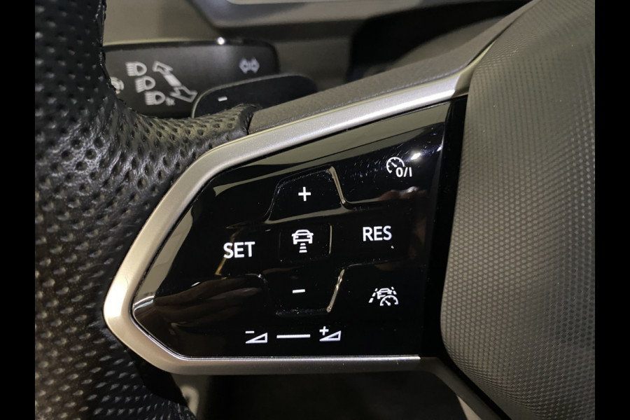 Volkswagen Tiguan 1.4 TSI eHybrid R-Line Business+Black style Panoramadak / Trekhaak /Carplay/ Leer/ Headup