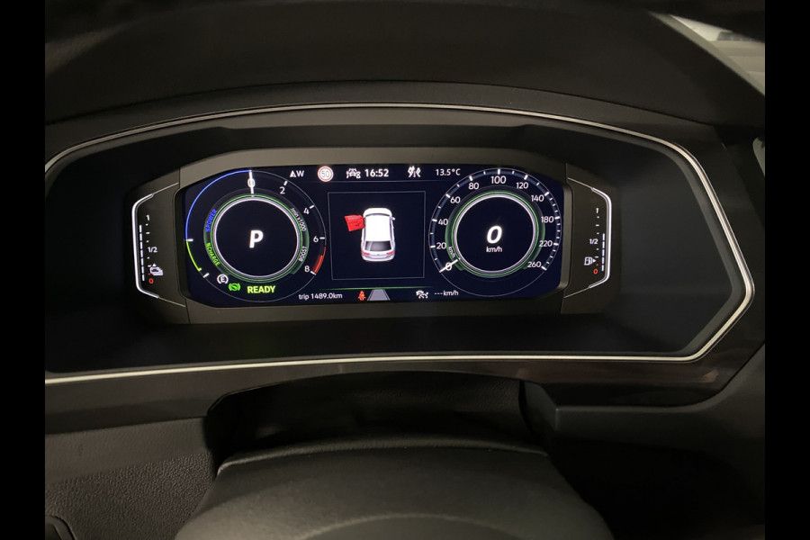 Volkswagen Tiguan 1.4 TSI eHybrid R-Line Business+Black style Panoramadak / Trekhaak /Carplay/ Leer/ Headup