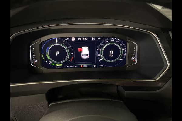 Volkswagen Tiguan 1.4 TSI eHybrid R-Line Business+Black style Panoramadak / Trekhaak /Carplay/ Leer/ Headup