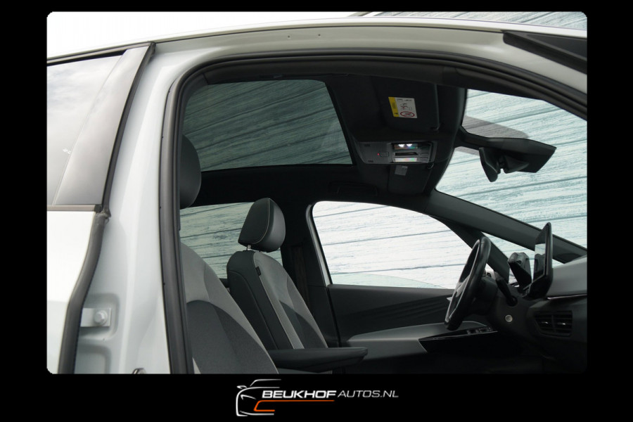 Volkswagen ID.3 First Max 58 kWh Trekhaak Pano Camera Soh93%