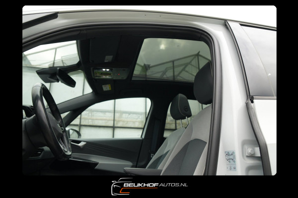 Volkswagen ID.3 First Max 58 kWh Trekhaak Pano Camera Soh93%