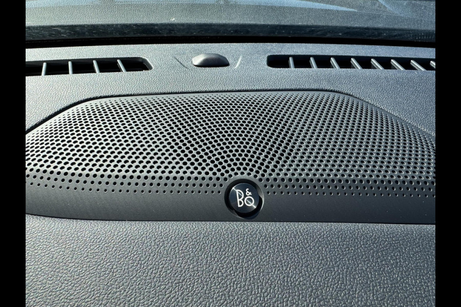 Ford Kuga 2.5 PHEV ST-Line X | Orig. NL Auto | Panoramadak | Head up Display | Adaptive LED | Winter Pack | Wegklapbare trekhaak | 19 inch lichtmetalen velgen | AGR-stoelen | Bang&Olufsen | Elektrische achterklep