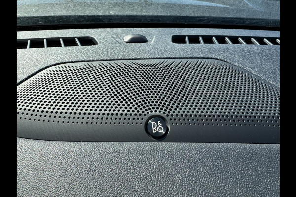 Ford Kuga 2.5 PHEV ST-Line X | Orig. NL Auto | Panoramadak | Head up Display | Adaptive LED | Winter Pack | Wegklapbare trekhaak | 19 inch lichtmetalen velgen | AGR-stoelen | Bang&Olufsen | Elektrische achterklep