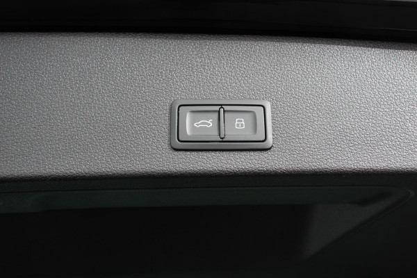 Audi Q2 35 TFSI 150pk S-tronic Prestige | Navigatie | Apple Carplay/Android Auto | Camera | Parkeersensoren | Adaptive Cruise Control | Elektrische achterklep |  Matrix LED-koplampen | Stoelverwarming | Getinte ramen