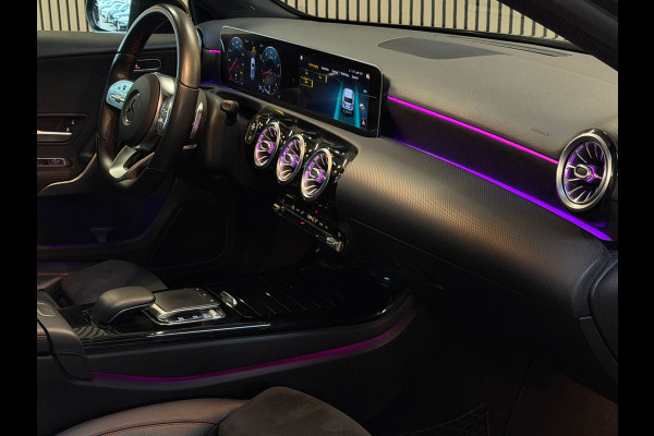 Mercedes-Benz A-Klasse 250 Premium Plus AMG |PANO|CAMERA|SFEERVERLICHTING|DEALER ONDERHOUDEN|CARPLAY|224PK|