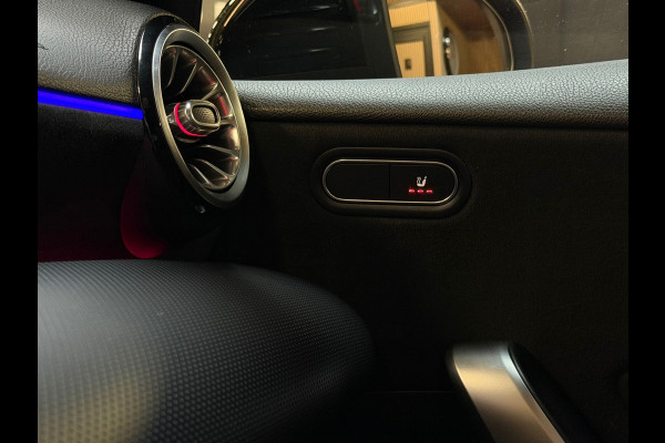 Mercedes-Benz A-Klasse 250 Premium Plus AMG |PANO|CAMERA|SFEERVERLICHTING|DEALER ONDERHOUDEN|CARPLAY|224PK|