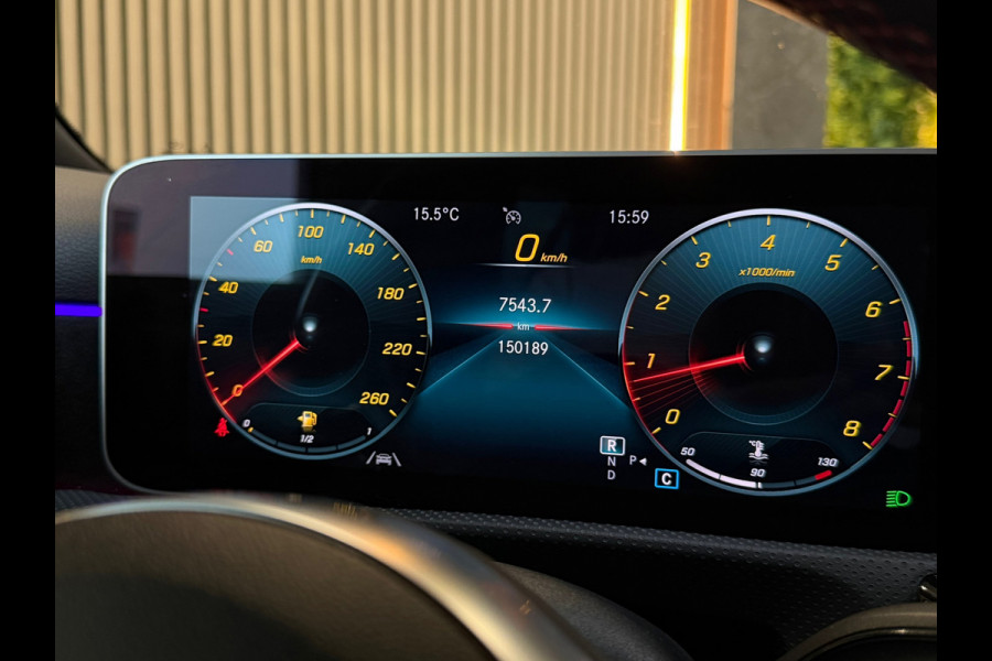 Mercedes-Benz A-Klasse 250 Premium Plus AMG |PANO|CAMERA|SFEERVERLICHTING|DEALER ONDERHOUDEN|CARPLAY|224PK|