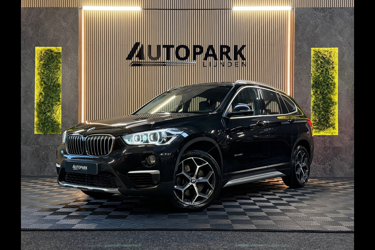 BMW X1 SDrive20i High Executive M-Sport NAP/LED/HuD/SFEERVERLICHTING/CAM/AUTOMAAT