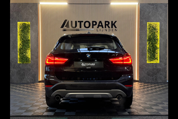 BMW X1 SDrive20i High Executive M-Sport NAP/LED/HuD/SFEERVERLICHTING/CAM/AUTOMAAT