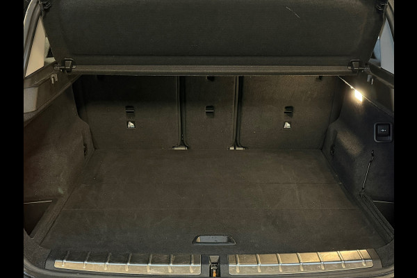 BMW X1 SDrive20i High Executive M-Sport NAP/LED/HuD/SFEERVERLICHTING/CAM/AUTOMAAT