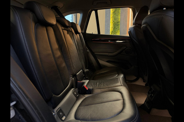 BMW X1 SDrive20i High Executive M-Sport NAP/LED/HuD/SFEERVERLICHTING/CAM/AUTOMAAT