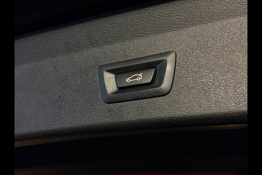 BMW X1 SDrive20i High Executive M-Sport NAP/LED/HuD/SFEERVERLICHTING/CAM/AUTOMAAT