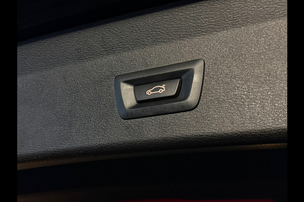 BMW X1 SDrive20i High Executive M-Sport NAP/LED/HuD/SFEERVERLICHTING/CAM/AUTOMAAT