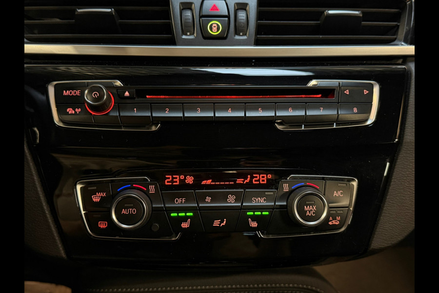 BMW X1 SDrive20i High Executive M-Sport NAP/LED/HuD/SFEERVERLICHTING/CAM/AUTOMAAT