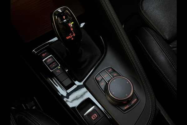 BMW X1 SDrive20i High Executive M-Sport NAP/LED/HuD/SFEERVERLICHTING/CAM/AUTOMAAT