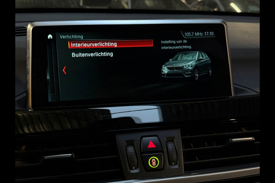 BMW X1 SDrive20i High Executive M-Sport NAP/LED/HuD/SFEERVERLICHTING/CAM/AUTOMAAT