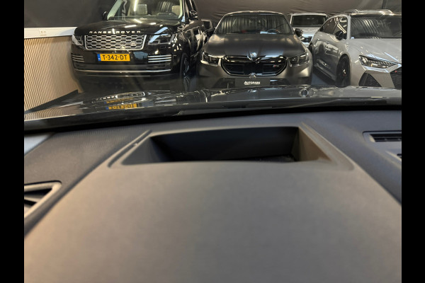 BMW X1 SDrive20i High Executive M-Sport NAP/LED/HuD/SFEERVERLICHTING/CAM/AUTOMAAT