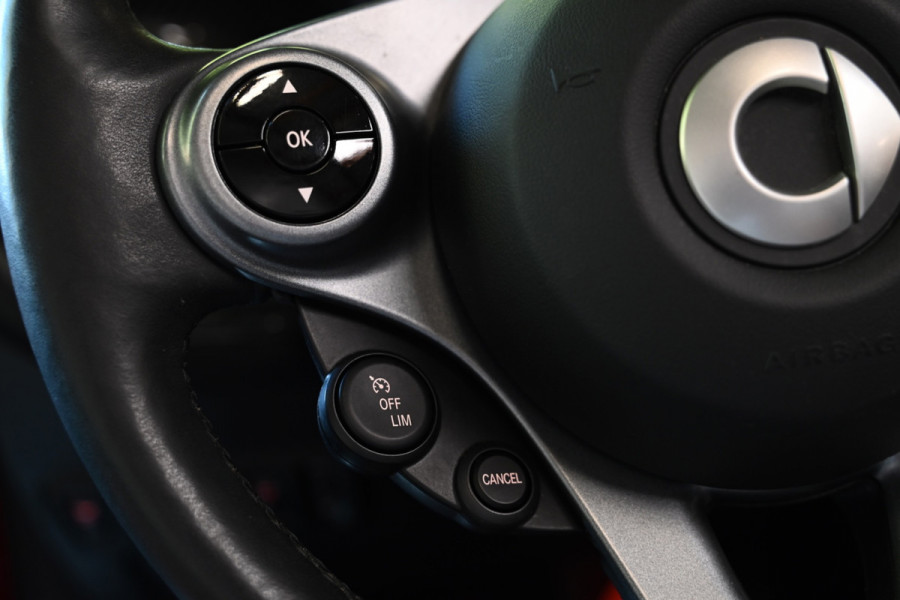 Smart Fortwo cabrio - Stuurverwarming - Leer - Cruise control - Stoelverwarming - LED - Achteruitrijcamera EQ Comfort PLUS 18 kWh
