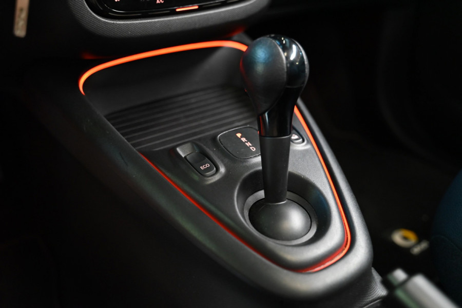 Smart Fortwo cabrio - Stuurverwarming - Leer - Cruise control - Stoelverwarming - LED - Achteruitrijcamera EQ Comfort PLUS 18 kWh