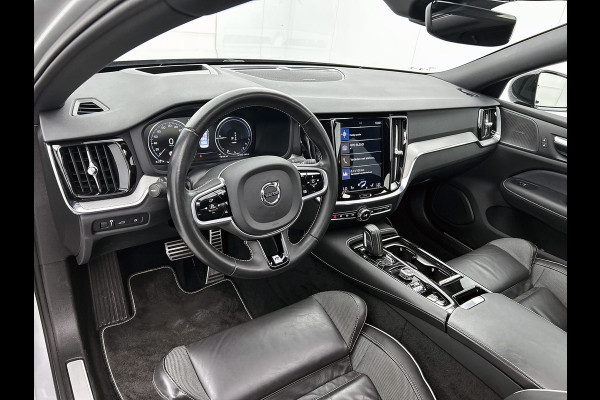 Volvo S60 2.0 T6 AWD R-Design 340PK / Harman Kardon / Lederen Int / Panorama schuifdak / Navi / Cruise-adaptief / Trekhaak / Carplay / Apk 04-2026