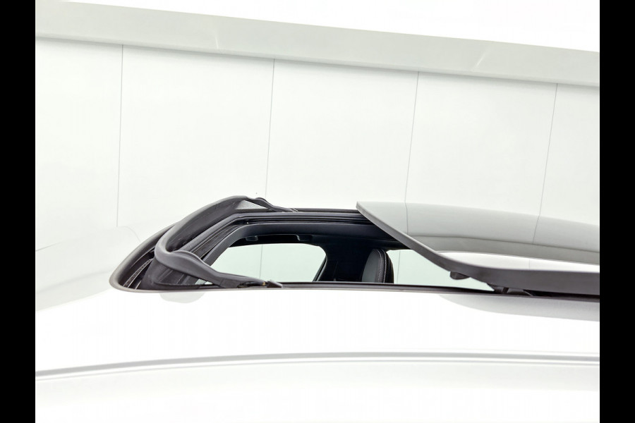 Volvo S60 2.0 T6 AWD R-Design 340PK / Harman Kardon / Lederen Int / Panorama schuifdak / Navi / Cruise-adaptief / Trekhaak / Carplay / Apk 04-2026