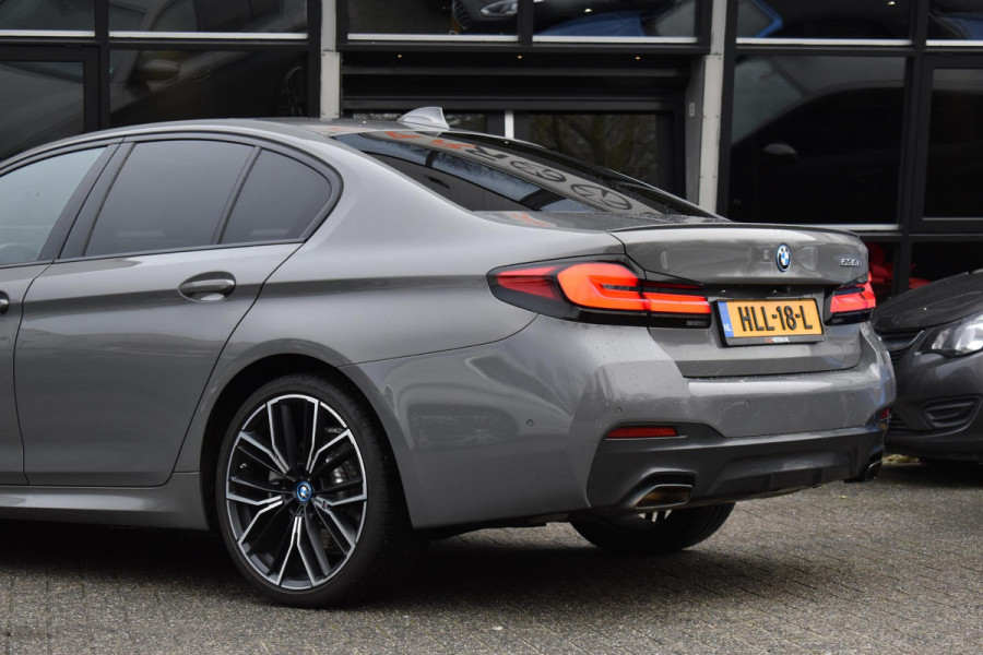 BMW 5 Serie 530e M-Sport Lane Pano Camera 20" HK