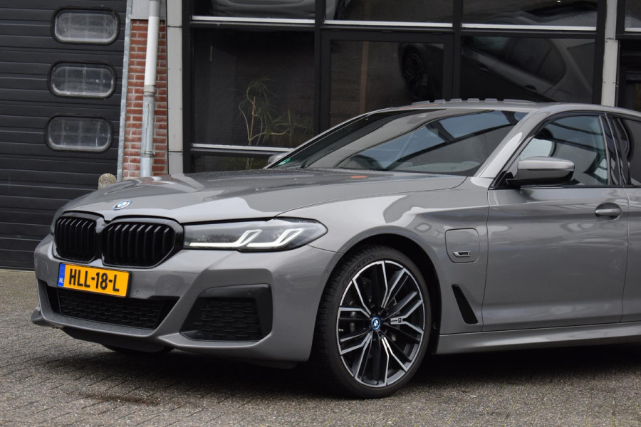 BMW 5 Serie 530e M-Sport Lane Pano Camera 20" HK