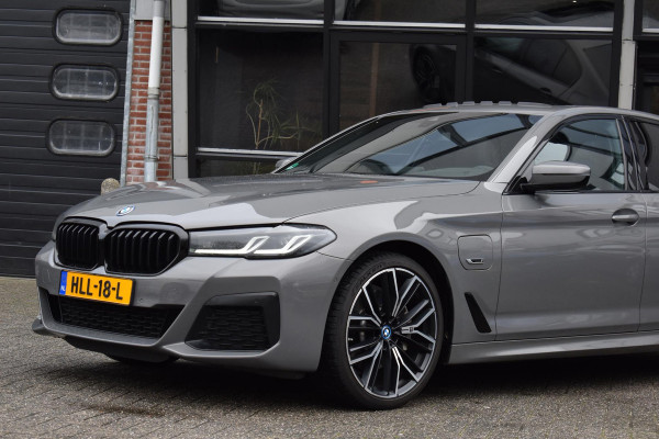 BMW 5 Serie 530e M-Sport Lane Pano Camera 20" HK