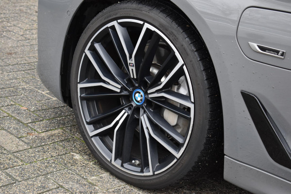 BMW 5 Serie 530e M-Sport Lane Pano Camera 20" HK