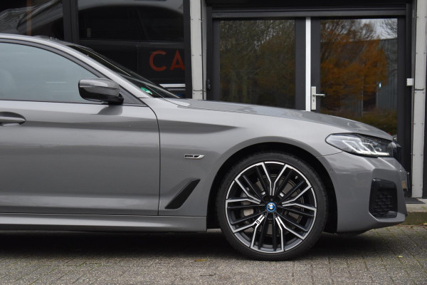 BMW 5 Serie 530e M-Sport Lane Pano Camera 20" HK