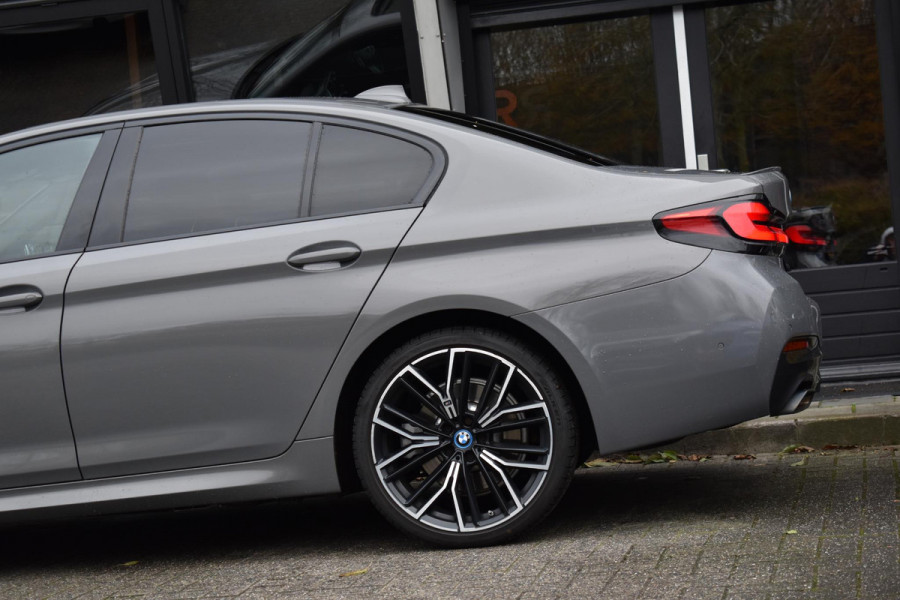 BMW 5 Serie 530e M-Sport Lane Pano Camera 20" HK