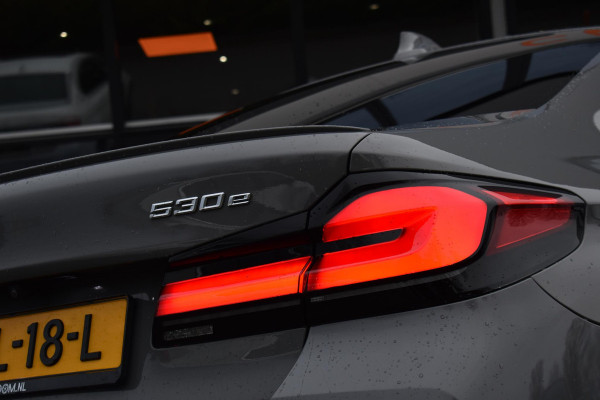 BMW 5 Serie 530e M-Sport Lane Pano Camera 20" HK