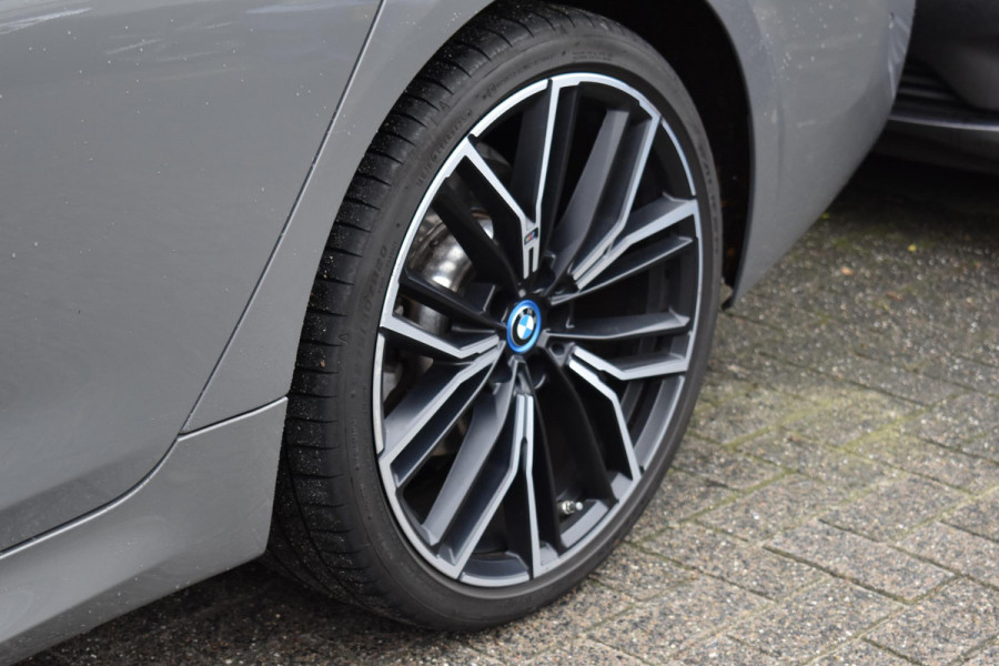 BMW 5 Serie 530e M-Sport Lane Pano Camera 20" HK