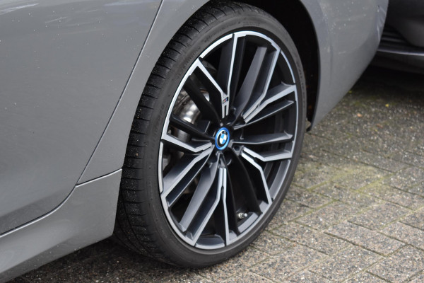 BMW 5 Serie 530e M-Sport Lane Pano Camera 20" HK