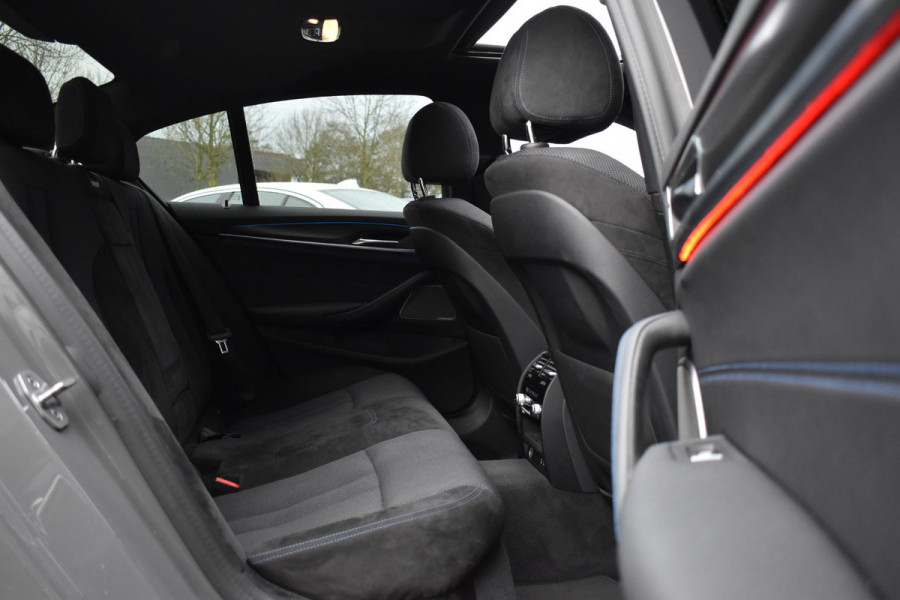 BMW 5 Serie 530e M-Sport Lane Pano Camera 20" HK