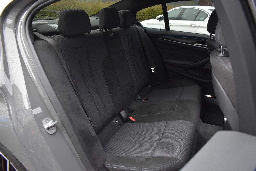 BMW 5 Serie 530e M-Sport Lane Pano Camera 20" HK