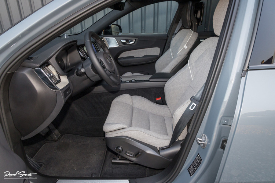 Volvo XC60 2.0 T8 Plug-in hybrid AWD Ultimate Dark Long range Luchtvering | Bowers&Wilkins | Zwenkbare trekhaak | Panorama dak | Wol interieur |