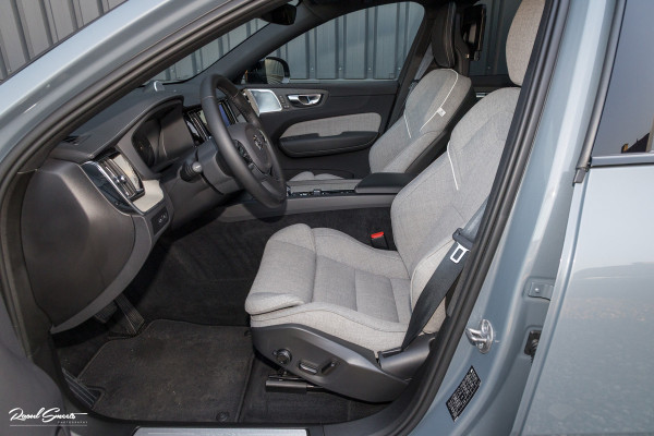 Volvo XC60 2.0 T8 Plug-in hybrid AWD Ultimate Dark Long range Luchtvering | Bowers&Wilkins | Zwenkbare trekhaak | Panorama dak | Wol interieur |