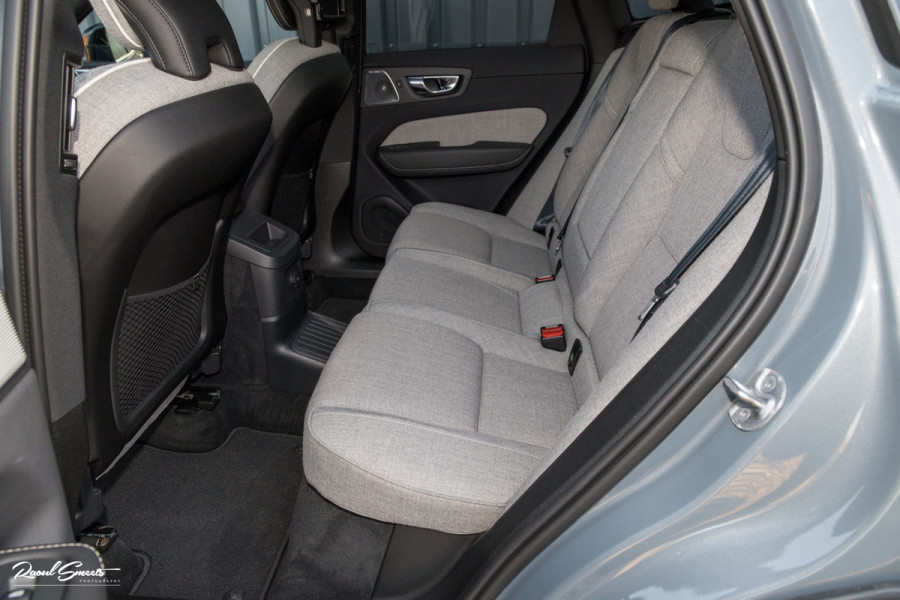 Volvo XC60 2.0 T8 Plug-in hybrid AWD Ultimate Dark Long range Luchtvering | Bowers&Wilkins | Zwenkbare trekhaak | Panorama dak | Wol interieur |
