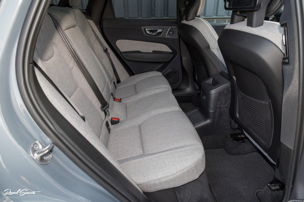 Volvo XC60 2.0 T8 Plug-in hybrid AWD Ultimate Dark Long range Luchtvering | Bowers&Wilkins | Zwenkbare trekhaak | Panorama dak | Wol interieur |