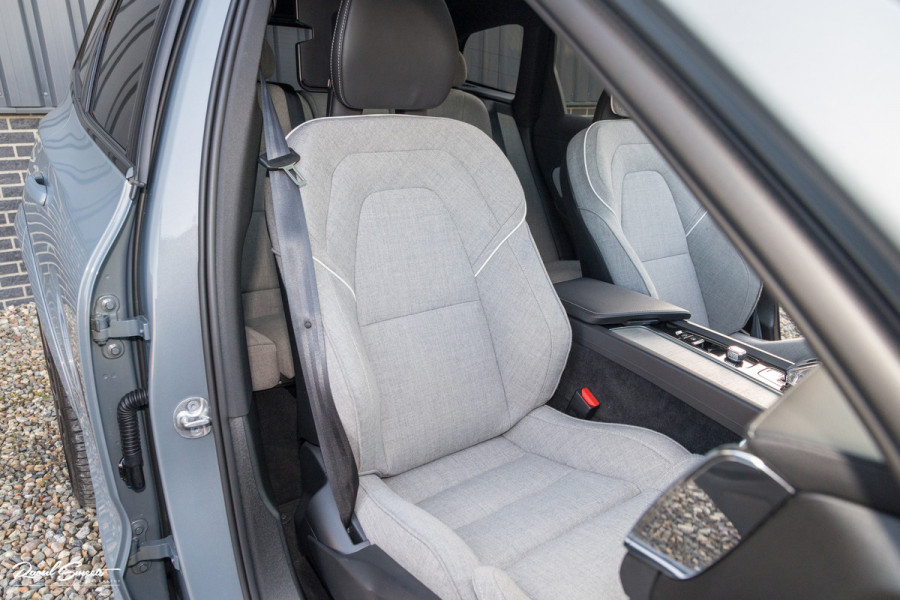Volvo XC60 2.0 T8 Plug-in hybrid AWD Ultimate Dark Long range Luchtvering | Bowers&Wilkins | Zwenkbare trekhaak | Panorama dak | Wol interieur |
