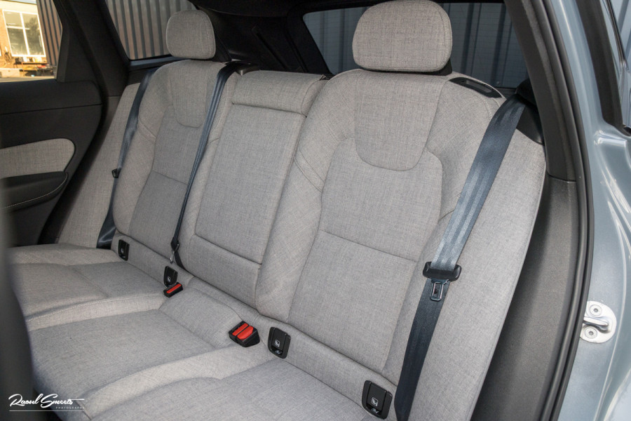 Volvo XC60 2.0 T8 Plug-in hybrid AWD Ultimate Dark Long range Luchtvering | Bowers&Wilkins | Zwenkbare trekhaak | Panorama dak | Wol interieur |