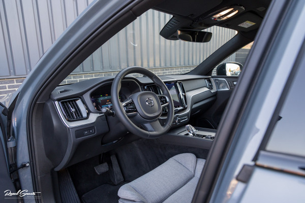 Volvo XC60 2.0 T8 Plug-in hybrid AWD Ultimate Dark Long range Luchtvering | Bowers&Wilkins | Zwenkbare trekhaak | Panorama dak | Wol interieur |