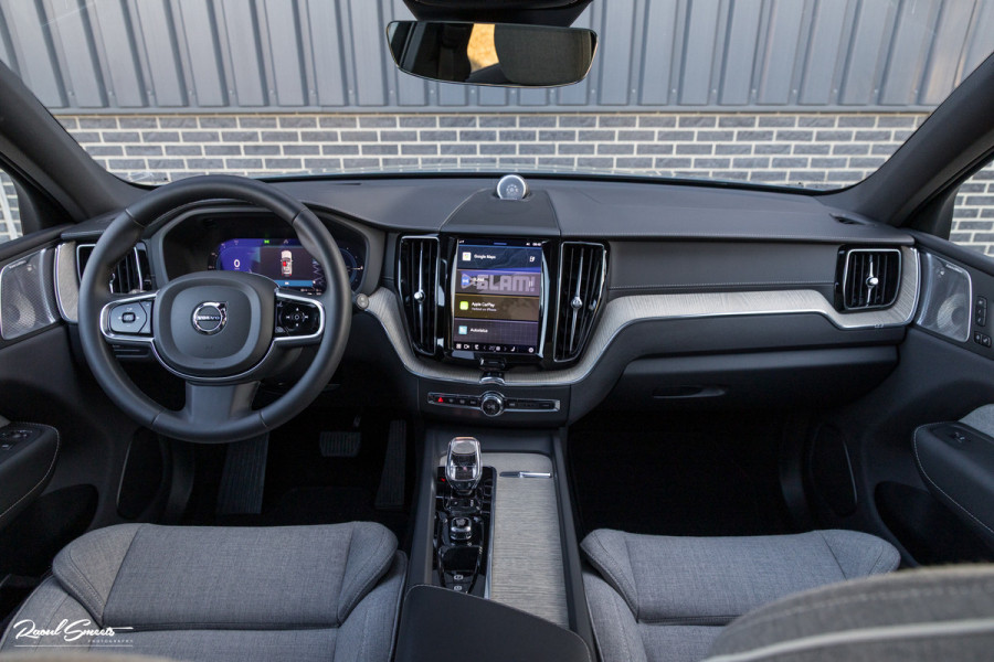 Volvo XC60 2.0 T8 Plug-in hybrid AWD Ultimate Dark Long range Luchtvering | Bowers&Wilkins | Zwenkbare trekhaak | Panorama dak | Wol interieur |
