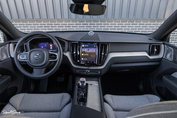 Volvo XC60 2.0 T8 Plug-in hybrid AWD Ultimate Dark Long range Luchtvering | Bowers&Wilkins | Zwenkbare trekhaak | Panorama dak | Wol interieur |