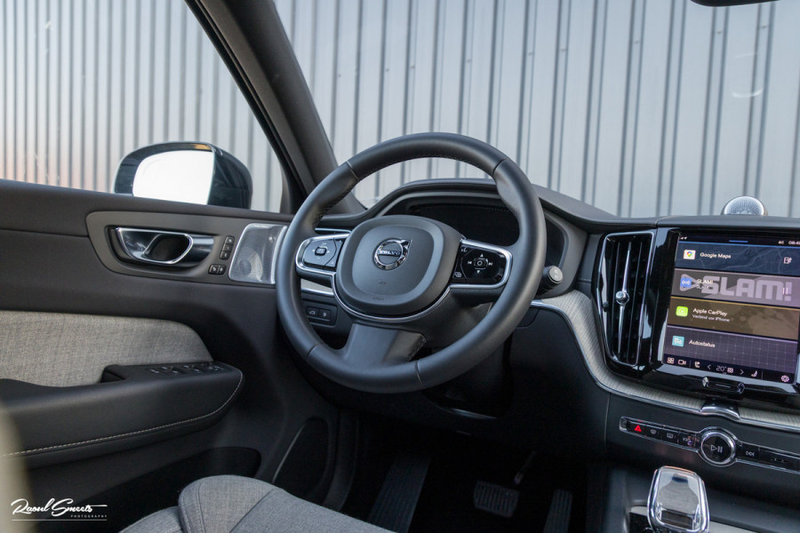 Volvo XC60 2.0 T8 Plug-in hybrid AWD Ultimate Dark Long range Luchtvering | Bowers&Wilkins | Zwenkbare trekhaak | Panorama dak | Wol interieur |