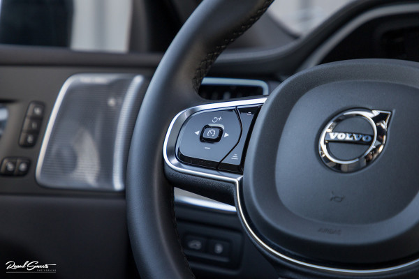 Volvo XC60 2.0 T8 Plug-in hybrid AWD Ultimate Dark Long range Luchtvering | Bowers&Wilkins | Zwenkbare trekhaak | Panorama dak | Wol interieur |
