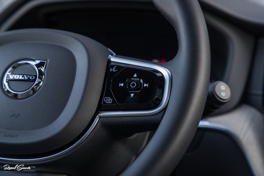 Volvo XC60 2.0 T8 Plug-in hybrid AWD Ultimate Dark Long range Luchtvering | Bowers&Wilkins | Zwenkbare trekhaak | Panorama dak | Wol interieur |