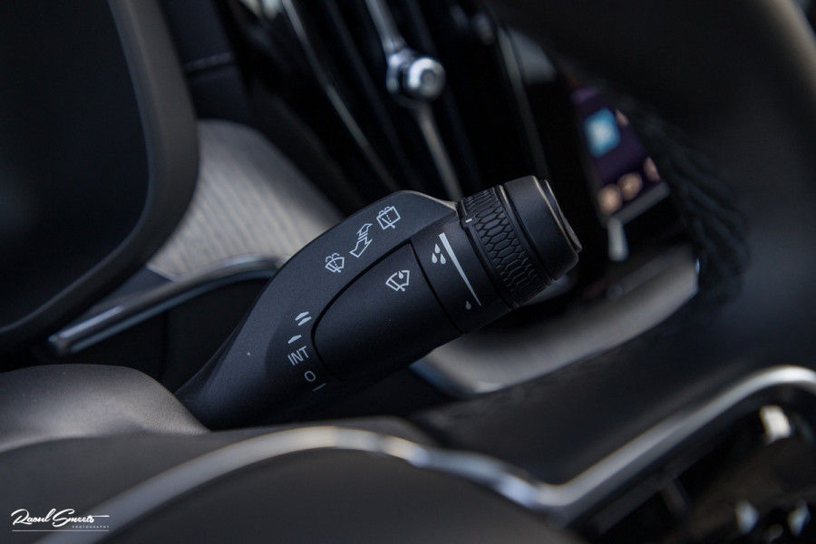 Volvo XC60 2.0 T8 Plug-in hybrid AWD Ultimate Dark Long range Luchtvering | Bowers&Wilkins | Zwenkbare trekhaak | Panorama dak | Wol interieur |